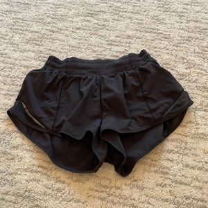 Lululemon black low rise hotty hot 2.5 shorts
